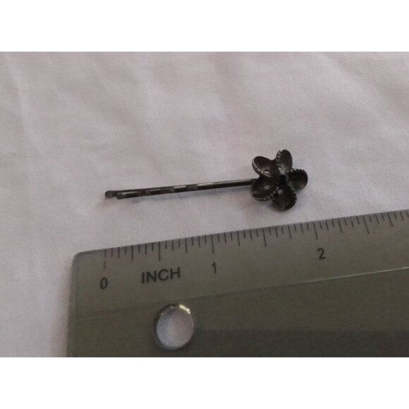 Vintage Metal Flower Hair Bobby Pin With Black Stone Accent - Picture 2 of 3